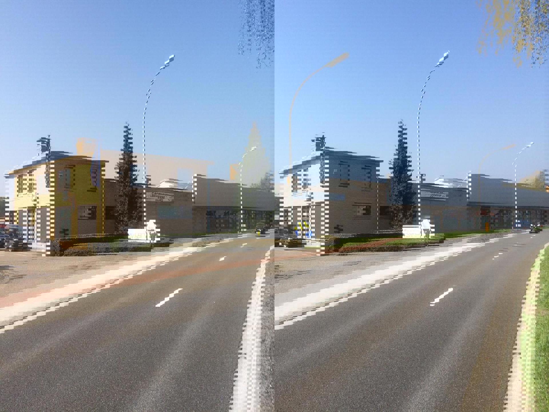 GENK TE HUUR: Grote bedrijfshal-Kantoor-Conciërgewoning - foto 5