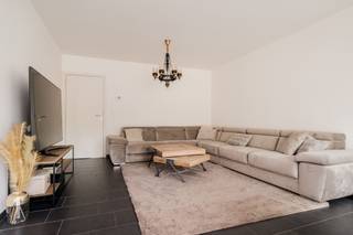 LOCATIEWelkom in deze rustige en kindvriendelijke woonwijk vlakbij scholen, winkels en openbaar vervoer – een ideale omgeving voor gezinnen of wie...