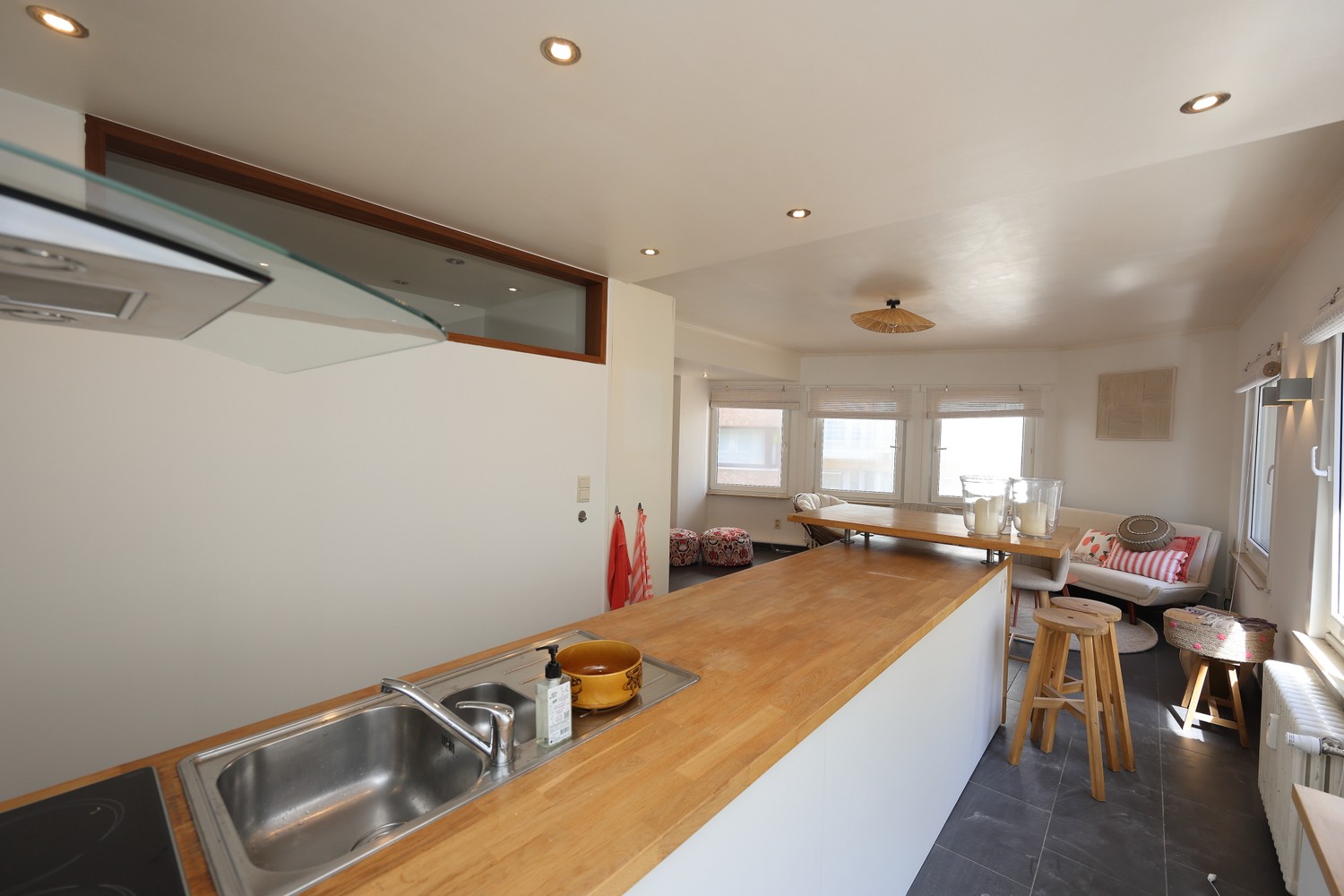 Volledig vernieuwd 1-slaapkamerappartement vlakbij de Zeedijk – ideaal pied-à-terre aan zee ! - foto 5