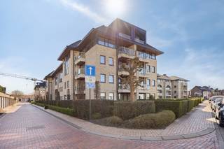Dit ruime (136m² BVO) appartement, gelegen op de derde en vierde verdieping van residentie Riethof, biedt een unieke combinatie van ruimte en...