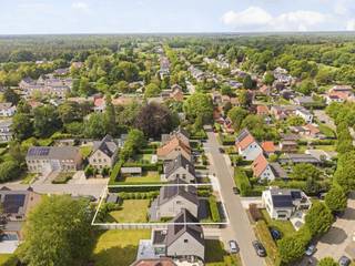 This timeless detached house with energy-efficient A-label is ideally located in the heart of Schilde.A ready-to-move-in family home where space,...