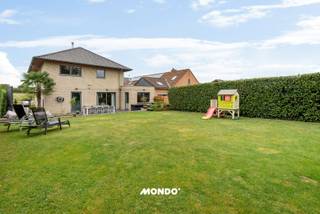 Cherchez-vous le parfait équilibre entre le calme, l'espace et une facture énergétique phénoménale? Cette villa ouverte et économe en énergie...