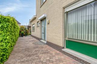 Op zoek naar een halfopen bebouwing met 3 slaapkamers en een dubbele garage, gelegen in een rustige buurt? Dan is deze woning absoluut een...