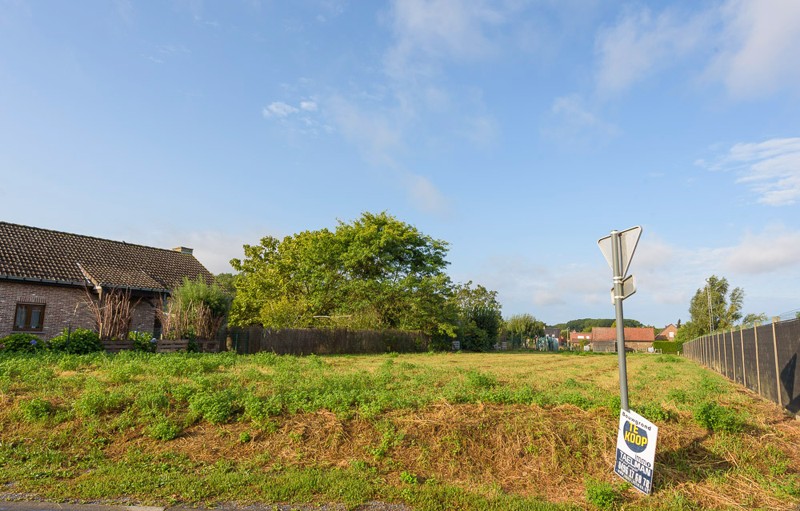 Perceel bouwgrond van 1050m² - photo 1