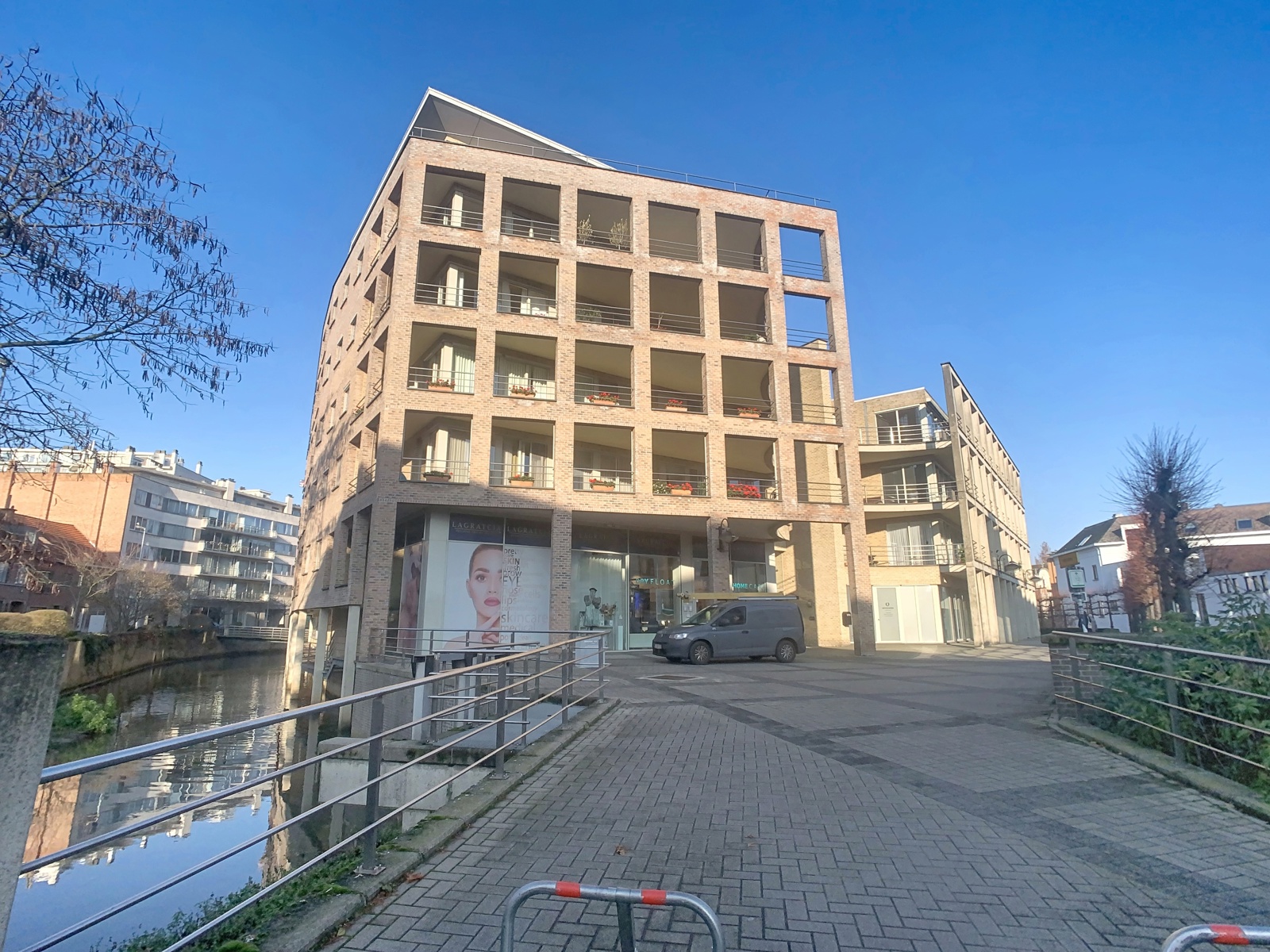 Commercial à louer à Louvain - photo 1