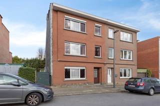 immo DAVID stelt deze ruime te renoveren tweegevelwoning voor, gelegen op een gunstige en centrale locatie. De woning beschikt over een ruime...