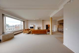 Ontdek deze exclusieve penthouse op de Belgiëlei, waar luxe, comfort en verfijnd Italiaans design samenkomen op een toplocatie tussen het...