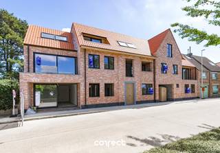 Op een uitzonderlijke locatie te Zedelgem, op wandelafstand van de bruisende dorpskern met winkels, openbaar vervoer en scholen, vinden we...