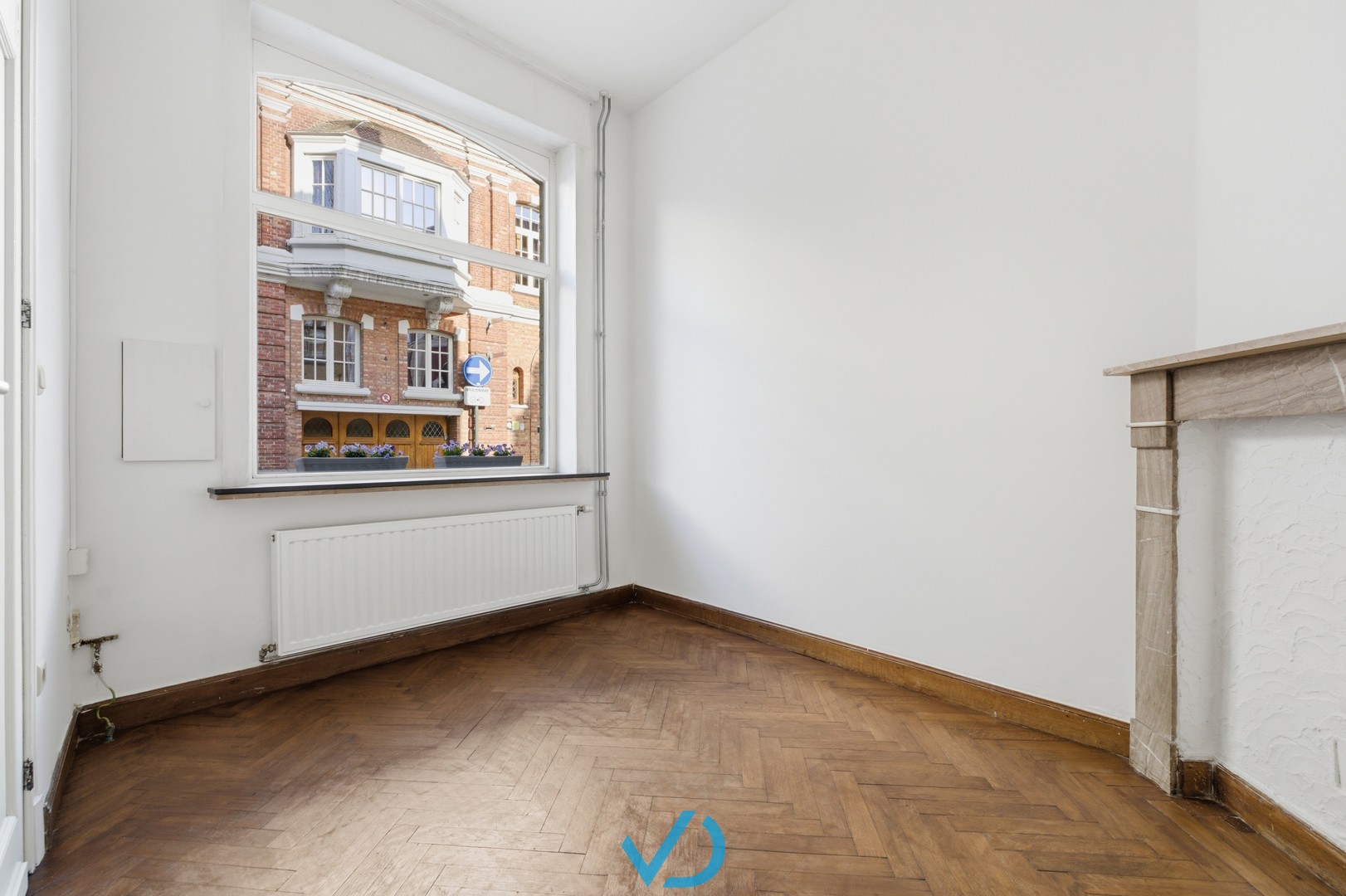 Instapklare stadswoning met 4 slaapkamers en zonnige koer te koop in centrum Ieper! - foto 3