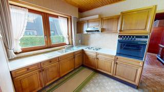 Bent u op zoek naar een woning met potentieel, een toplocatie én een adembenemend uitzicht? Dan is deze charmante, op te frissen woning precies wat...