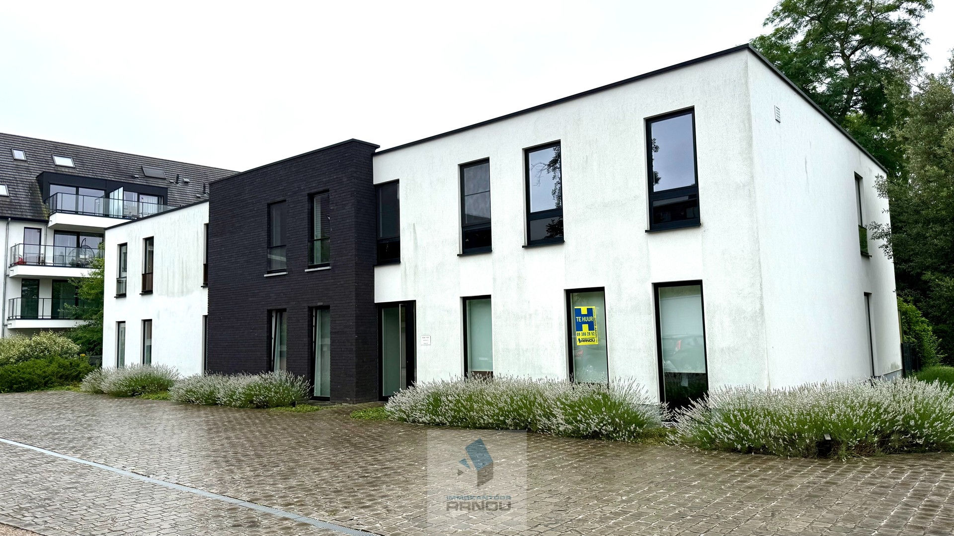 Recent gelijkvloers appartement met 2 slaapkamers, terras en garage - foto 1