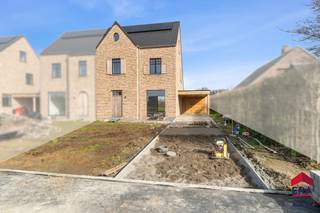 Te huur: moderne en luxueus afgewerkte halfopen woning in Wielsbeke met grote tuin.Deze nieuwbouw combineert een energiezuinig ontwerp (EPC-label A)...