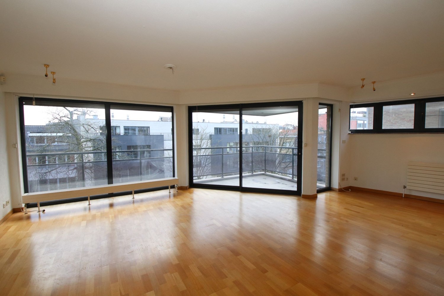 Ruim &amp; zeer goed gelegen appartement met terras en staanplaats - foto 4