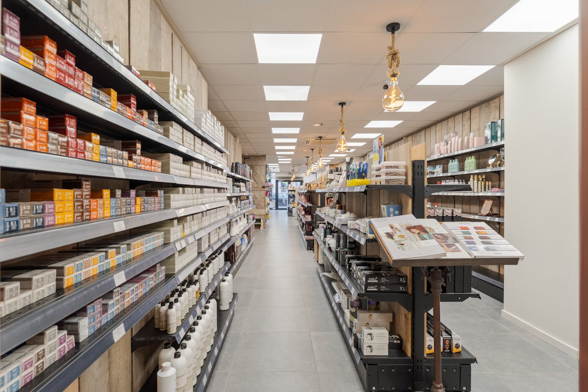 HANDELSPAND (221m2) OP TOPLOCATIE IN SINT-TRUIDEN CENTRUM - foto 4