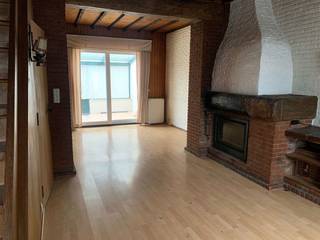 Welkom in deze charmante te renoveren 3-gevel woning, gelegen in een zeer gegeerde wijk van Jette, de plezantste gemeente van Brussel. Ideaal...