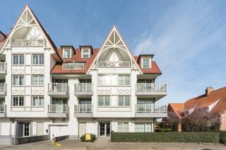 Te koop: modern appartement in het centrum van Sint-Idesbald, op een rustige locatie nabij openbaar vervoer. Dit appartement, gebouwd in 2014,...