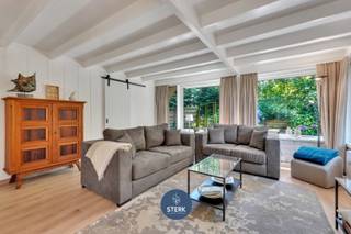 SFEERVOLLE VAKANTIEWONING IN HET GROEN TE SUNCLASS SONNEVIJVER ! <br /><br />We vinden deze vakantiewoning met een bewoonbare oppervlakte van 67 m² terug op een perceel van 4a 14ca in Rekem-Lanaken. <br /><br />Voor meer informatie, neem zeker een kijkje op onze website via de volgende link:<br />https://www.sterkvastgoedmakelaars.be/detail/te-koop-vakantiewoning-andere-lanaken/7594199?dosearch=True&amp;flowstatus=ForSale,ForSaleReserved,ForSaleWithBid,ToCompleteForSale,SoldUnderReserve,Sold&amp;pageindex=1&amp;pagesize=12&amp;searchpage=ForSale&amp;sortdirection=DESC&amp;sortfield=pub_flowstatus&amp;transactiontype=Sale