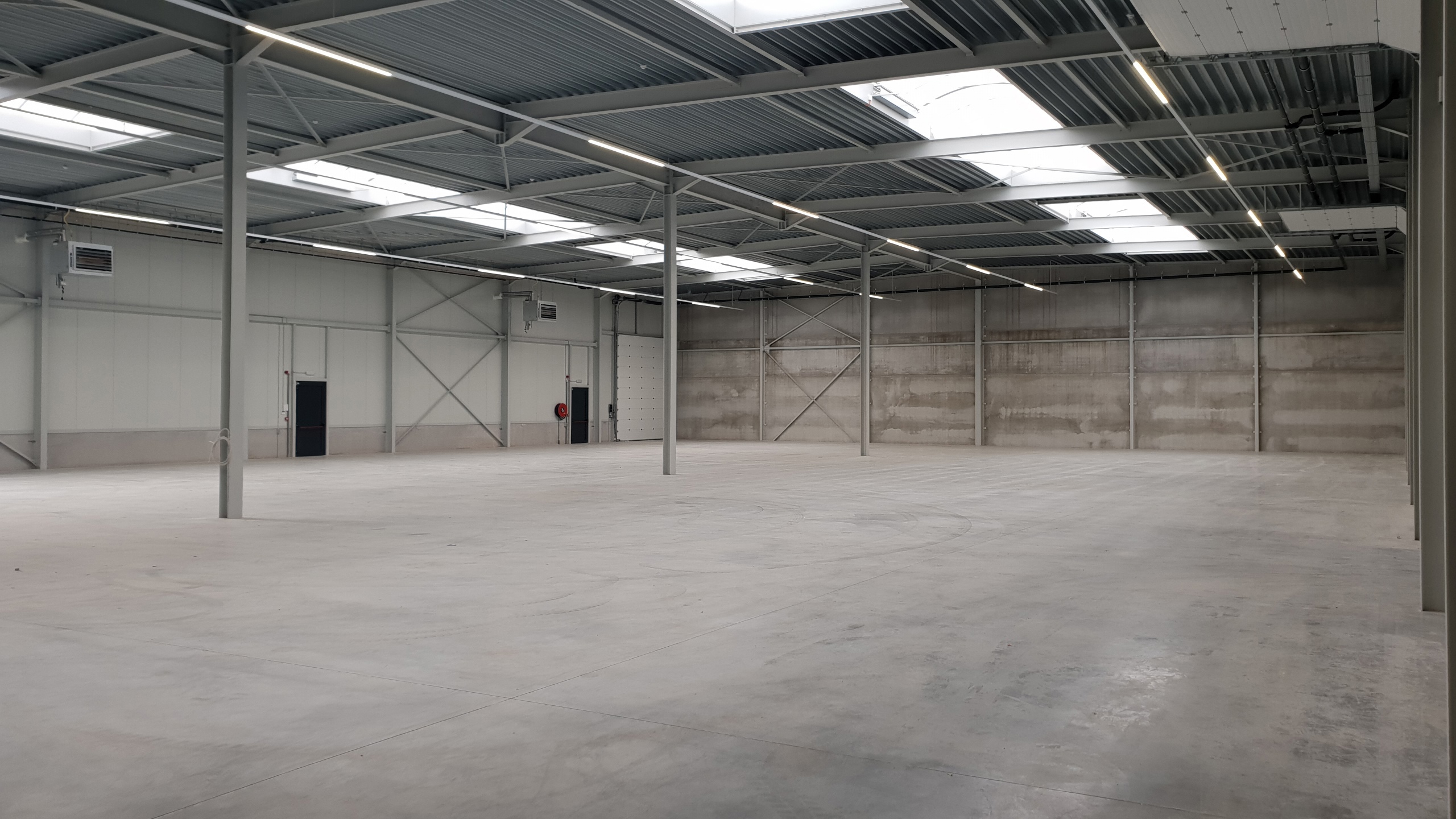  Magazijn met kantoorruimte en showroom (Unit 18A) te huur. - foto 5