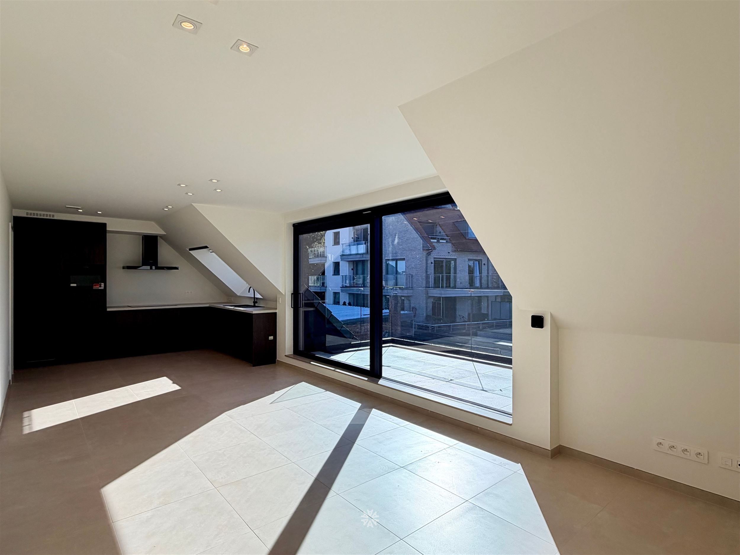 Lichtrijk appartement met 2 slaapkamers, garage en tuin te huur in centrum Destelbergen - foto 1