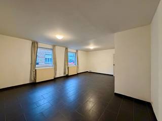 Nabij het centrum van Roeselare bevindt zich dit instapklare appartement op het gelijkvloers.De kleuter- en lagere school, bakkerij, buurtwinkel,...