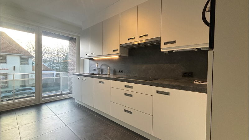 Lichtrijk 2-slaapkamerappartement met 2 Terrassen te huur in Kristus-Koning Brugge - foto 4