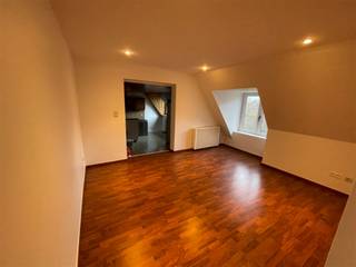 <p><span>Quietly located apartment in a large villa. Living room with open kitchen, storage room, toilet, bathroom, bedroom with built-in closet. Available immediately. EPC 258 kWh/m² UC 2354865. Common expenses and water: 50 euros/billed monthly. For more information or to schedule a viewing, call 056.21.58.00 or visit the website www.immo-lvb.be.</span></p>