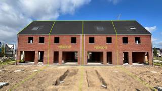 Deze stijlvolle halfopen nieuwbouwwoning maakt deel uit van het project Populierstraat in Roeselare.Lot nr. 13, gelegen aan de Komkommerstraat,...