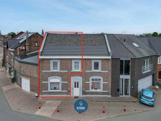 GEZINSWONING MET 2 RUIME SLPKS EN TUIN IN HARTJE KOTEM ! <br /><br />We vinden deze gesloten woning met een bewoonbare oppervlakte van 156 m² terug in Kotem-Maasmechelen. <br /><br />Voor meer informatie, neem zeker een kijkje op onze website via de volgende link:<br />https://www.sterkvastgoedmakelaars.be/detail/te-koop-woning-maasmechelen/7464052?dosearch=True&amp;flowstatus=ForSale,ForSaleReserved,ForSaleWithBid,ToCompleteForSale,SoldUnderReserve,Sold&amp;pageindex=1&amp;pagesize=12&amp;searchpage=ForSale&amp;sortdirection=DESC&amp;sortfield=pub_flowstatus&amp;transactiontype=Sale
