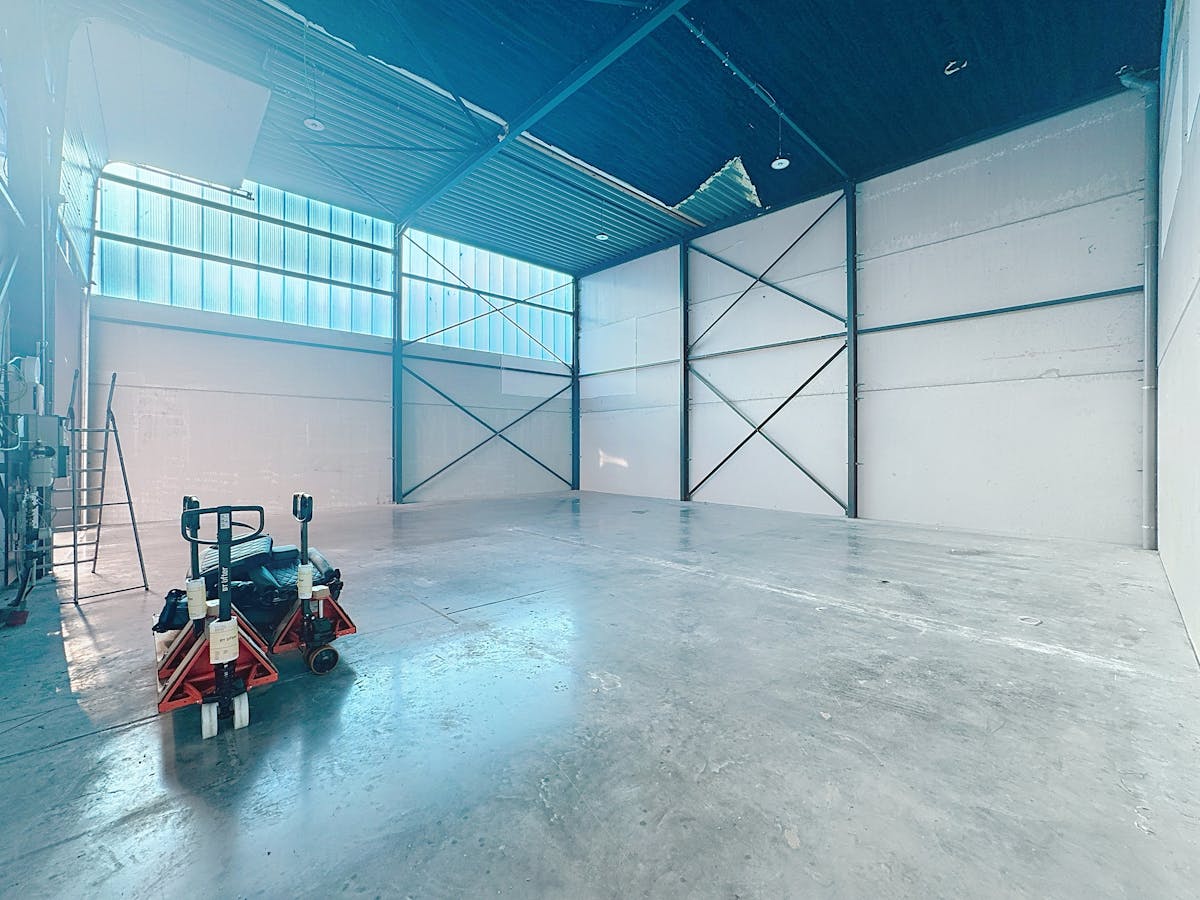 Magazijn (180 m²) te huur in Oostende - foto 3