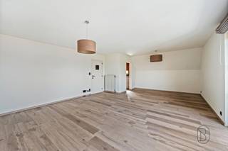 Looking for a well-maintained, bright apartment in a quiet yet easily accessible location with a garage? Then this move-in-ready apartment is...