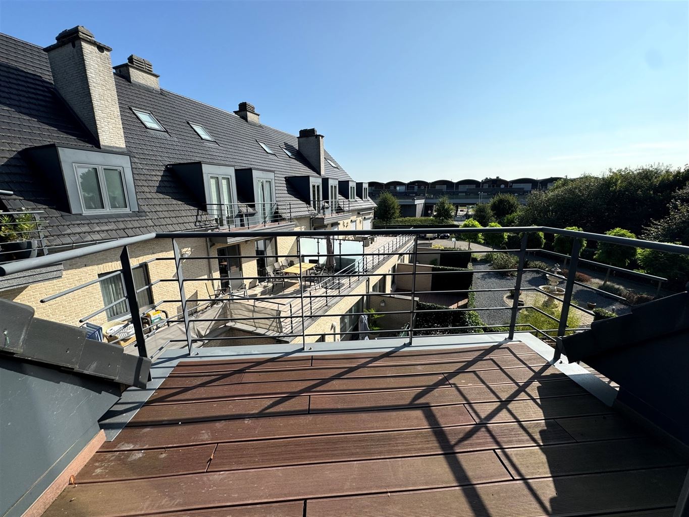 Charmant  2-slaapkamer appartement met 2 terrasjes en afgesloten garagebox, gelegen nabij het centrum van Maaseik.  - foto 4