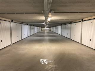 Garage 1 gelegen op niveau -1Gesloten garagebox van 2,85 x 5m73Verkoop onder erfpachtInrit in de Lombardsijdestraat ...