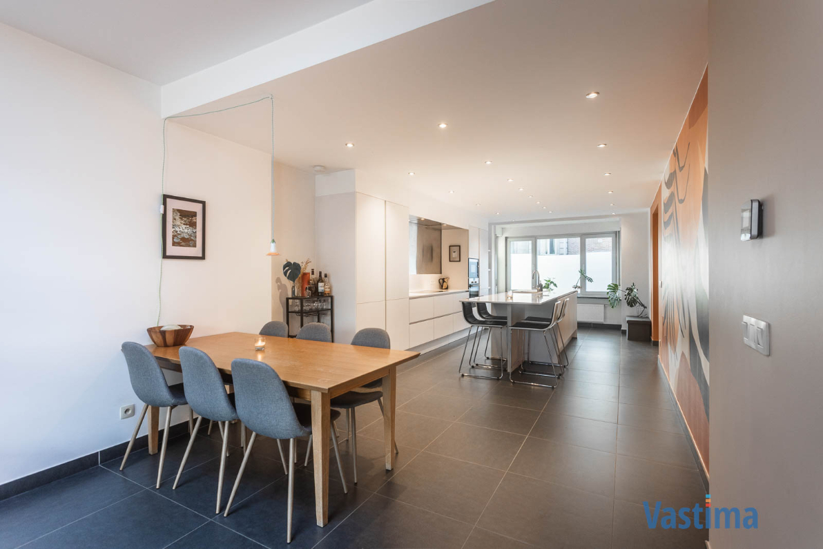 Instapklare, lichtrijke én gerenoveerde gezinswoning - foto 5