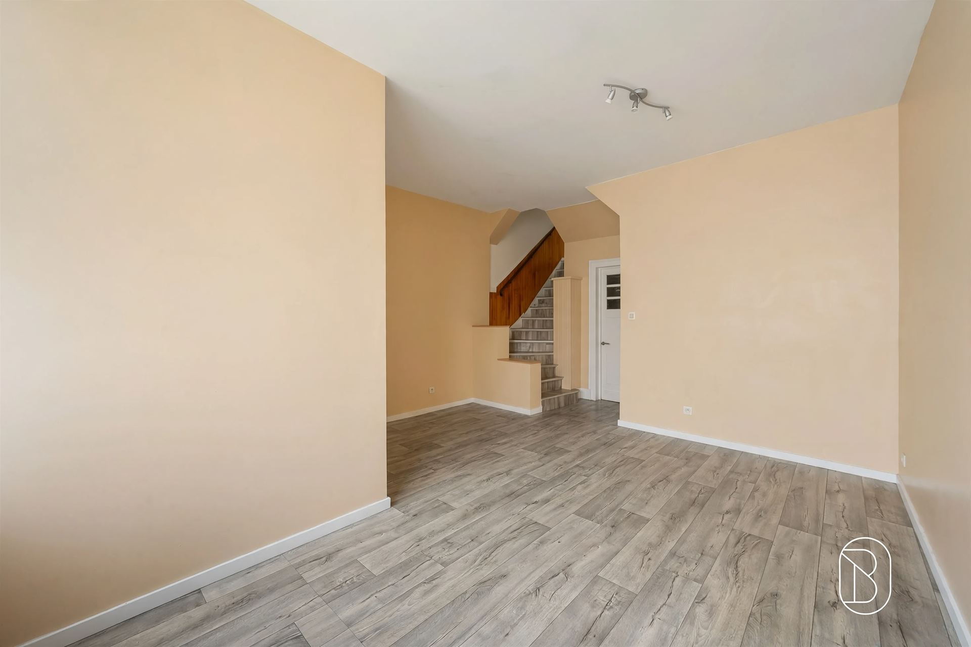Goedgelegen gerenoveerde woning - foto 5