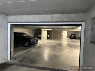 Twee overdekte autostaanplaatsen (nummer 17 en 18) te huur in residentie Parc Bonne te Merelbeke. De staanplaatsen zijn gemakkelijk bereikbaar via...