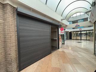 Commerciële winkelruimte te huur in hartje Hasselt – Galerij De Ware VriendenIdeaal gelegen winkelruimte te huur op een toplocatie in het...