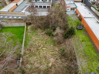 Voor meer info contacteer Eva via 0475 69 38 22 of via eva@vicusvastgoed.beIn het centrum van Eernegem we deze ruime bouwgrond aan met een totale...