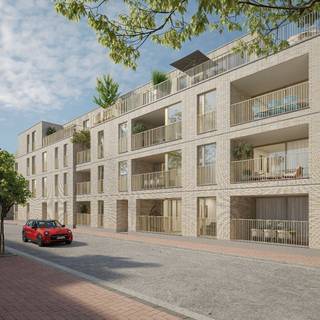 LANCERINGSACTIE: gratis parkeerplaats voor de eerste 5 kopers!<br /><br />Welkom in het hart van de Stad, waar PARK RSL een nieuwe thuishaven wordt voor wie centraal en energetisch wil wonen, omgeven door groen. Dit nieuwbouwproject is gelegen tussen de Rondekomstraat en Stationsdreef, en biedt ruimte voor 65 appartementen, 5 woningen en 1 handelspand, verdeeld over 3 gebouwen. Zo is er voor elk wat wils! De grote privatieve binnentuin wordt een waar rustpunt én gezellige ontmoetingsplaats.<br /><br />Het project zal enerzijds omringd worden door een groene long, dankzij De Kleine Bassin en het nieuwe Moermanpark achter de hoek, en anderzijds ook het aangename en bruisende centrum bieden, met ook de vernieuwde stationsbuurt als extra troef. <br />PARK RSL staat voor innovatie, kwaliteit en duurzaamheid. Alle wooneenheden zullen bijna-energieneutraal (BEN) zijn, dankzij de zonnepanelen en het duurzame stadswarmtenet van Mirom (vloerverwarming). Door het E-peil 20 geniet je bovendien van 100% korting op de OV gedurende 5 jaar!<br /><br />Residentie Roterie (Blok A) aan de Rondekomstraat bestaat uit 37 appartementen, gaande van 56m² tot 111m², telkens met keuze uit 1-2-3 slaapkamers. Prijzen vanaf € 209.246, inclusief fietsenstallingen én berging. Excl. parking en aankoopkosten.<br /><br />Het aanbod biedt voldoende opportuniteiten voor investeerders, met minimaal rendement van minstens 2,5%. Er is een ondergronds garagecomplex met parkeerplaatsen, laadvoorzieningen, bergingen alsook een fietsenstalling (eveneens aanwezig bovengronds).<br /><br />De opstart van de werken is voorzien vanaf juli / 6% BTW mogelijk (onder voorwaarden).<br /><br />Voor meer info : roeselare@futurimmo.be of 0470 051 000.