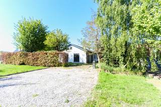 Unieke Te Renoveren Bungalow met Zicht op de Vinderhoutse Bossen – Veelzijdig Project met Potentieel! BIEDEN VANAF € 450 000Op een toplocatie in het...