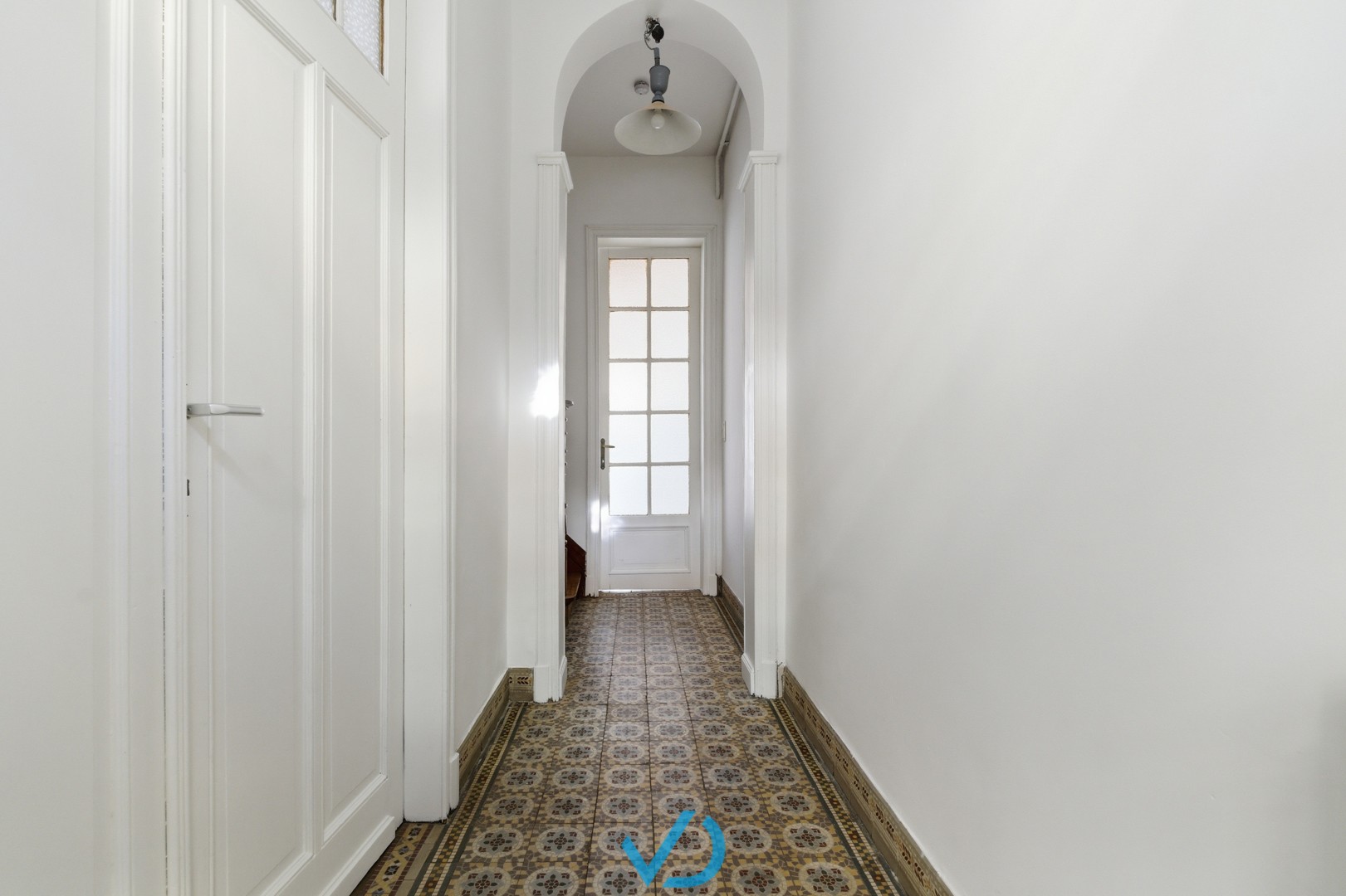 Instapklare stadswoning met 4 slaapkamers en zonnige koer te koop in centrum Ieper! - foto 2