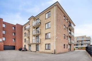Nabij het stadscentrum van Diksmuide bieden we u deze overdekte autostaanplaats (carport) aan.De staanplaats situeert zich ter hoogte van de Esenweg...