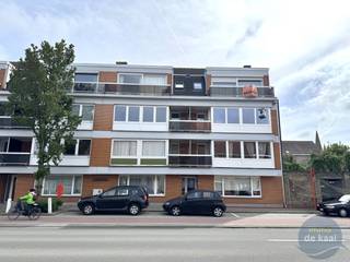 Volledig vernieuwd appartement op centrale ligging langs de Astridlaan. Zonnige woonkamer met een ruim terras. Praktische inkomhal met ingebouwde...