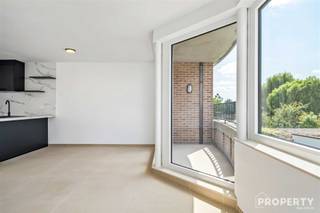 Op zoek naar een modern en energiezuinig appartement op een centrale ligging? Dan is dit recent vernieuwde appartement in de Wezelstraat 13...