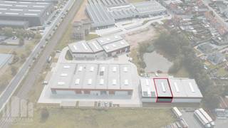 Op zoek naar een bedrijfsruimte waarin u meteen kan starten? Bedrijvenpark "Stuyf" biedt 32 instapklare KMO-units te koop, met oppervlaktes van 170 m² tot 240 m², samenvoegbaar tot 1.145 m².<br /><br />Door volgend <strong>afwerkingspakket </strong>kan u meteen aan de slag:<br />- 4 lichtpunten<br />- sectionale poort<br />- waterkraan<br />- keuring water &amp; elektriciteit<br />- 2 stopcontacten<br /><br />De bedrijfsruimtes (brandklasse B) hebben een vrije hoogte van +/- 6 m en zijn opgebouwd uit een staalconstructie in combinatie met een betonplint en geïsoleerde sandwichpanelen. De loodsen zijn toegankelijk via een automatische sectionale poort met aparte toegangsdeur en glaspartij. Elke unit is uitgerust met een lichtstraat voor extra natuurlijke lichtinval.<br />Deze duurzame bedrijfsgebouwen zijn geschikt voor zowel opslag als productie en bieden een ideale omgeving om te ondernemen. Per magazijn zijn minstens twee privatieve parkeerplaatsen voorzien.<br />Strategisch gelegen langs de Stuivenbergstraat, met vlotte verbinding naar de E403 – een uitstekende uitvalsbasis voor de hele regio.<br /><br /><strong>Onmiddellijk beschikbaar</strong>.<br /><br />Contacteer <strong>PANORAMA B2B</strong> voor bijkomende (technische) inlichtingen, plannen of een vrijblijvend plaatsbezoek <strong>050 300 800</strong>.