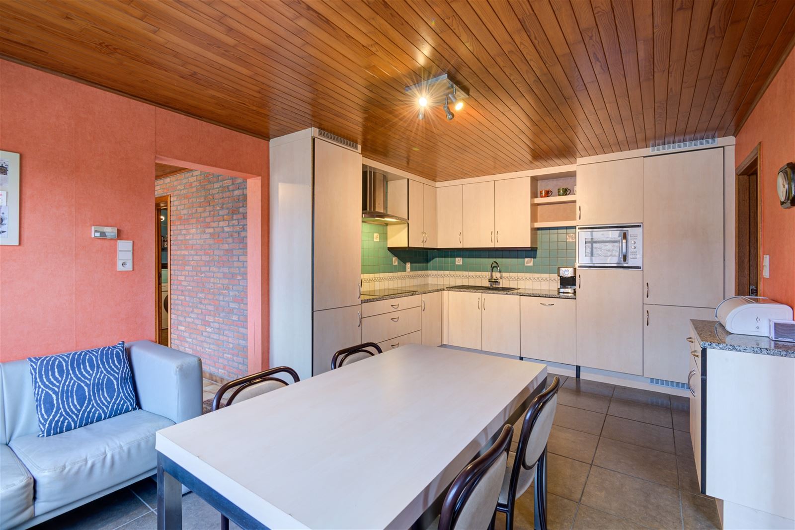 Ruime halfopen bebouwing met veel potentieel - foto 4