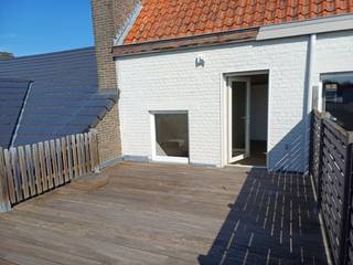 Duplex-appartement op 1ste en 2de verdieping (geen lift) met ingerichte keuken, leefruimte met aanpalend ruim zonneterras, vernieuwde badkamer,...