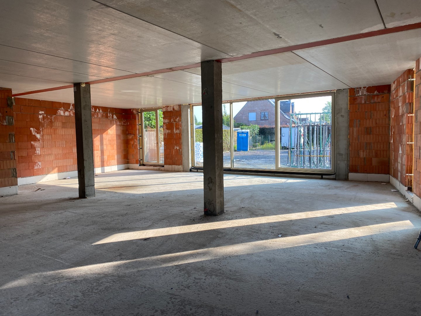 Casco Handelsruimte van 225m² op zeer commerciële ligging te Wielsbeke. - foto 4