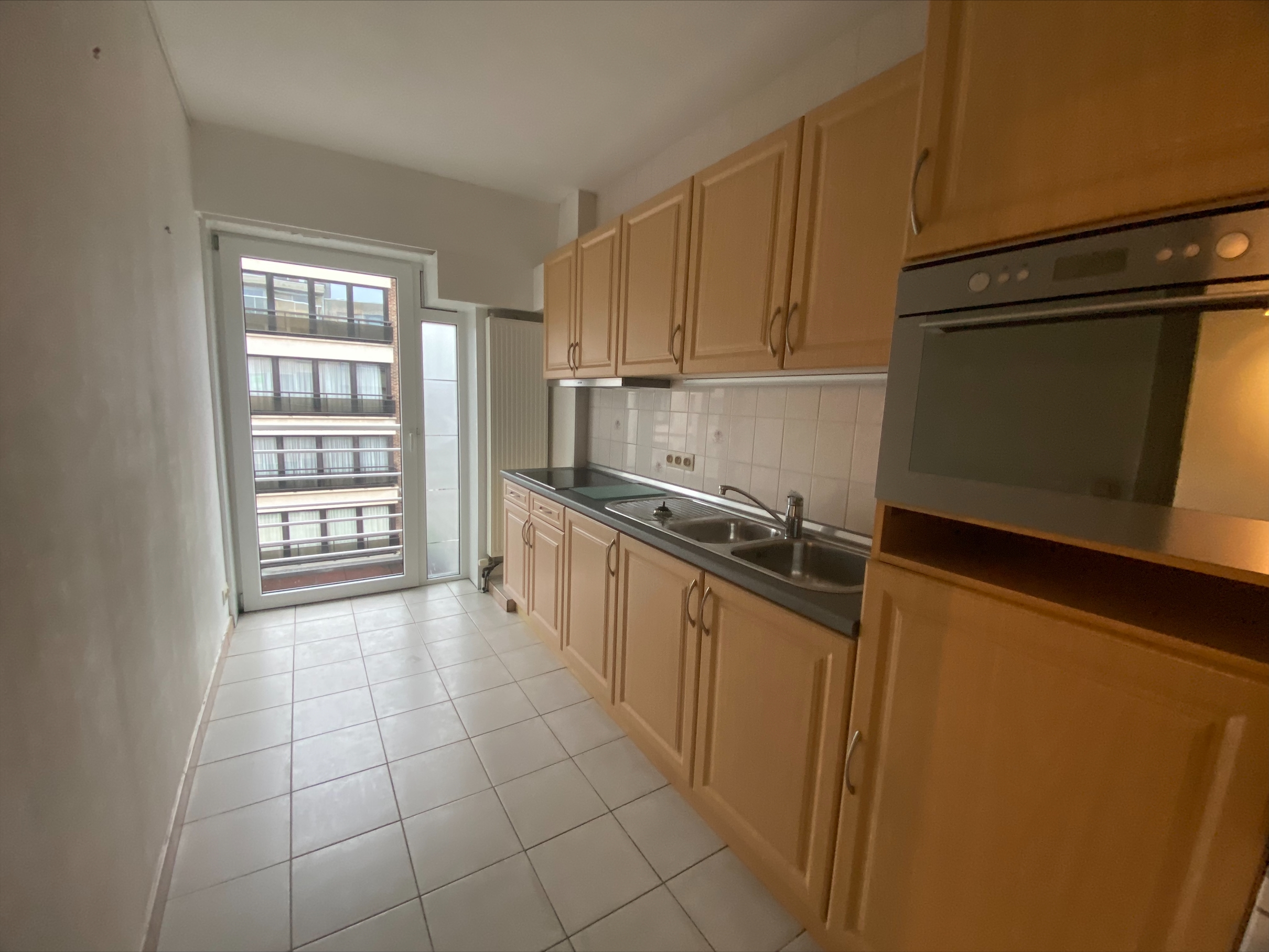 Instapklaar en ruim appartement met 2 slaapkamers te huur in centrum Oostende. - foto 4