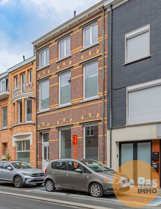 EERSTE BEZOEKDAG ZATERDAG 23 MEI VAN 10u TOT 13u (Enkel op afspraak !)AALST - Centraal gelegen, ruime stadswoning met tuinDeze charmante, stijlvolle...