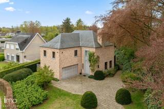 Stijlvolle villa op toplocatie in Heist-op-den-BergDeze charmante en ruime villa combineert comfort, elegantie en een uitstekende ligging vlakbij het...